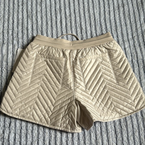 NWT Athleta Apres Ski Short Cream Beige Color size 4 - Picture 4 of 11